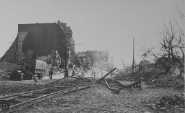 Le Havre, après les bombardements, septembre 1944. Rue de Paris (60Fi354)