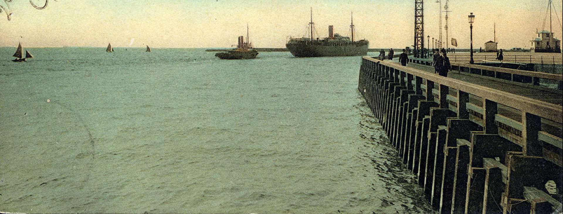 Archives municipales du Havre Sortie d'un transatlantique