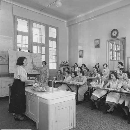 Ecole pratique de commerce et d'industrie de jeunes filles, années 1930.