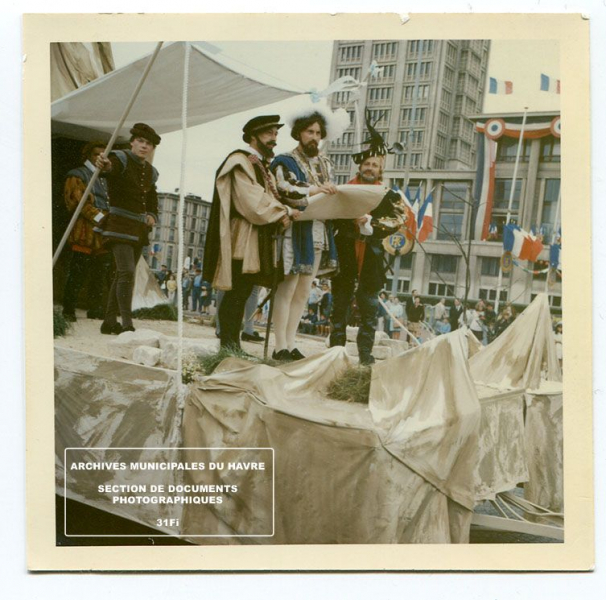 Commemoration Du 450e Anniversaire De La Fondation Du Havre 15 Juillet 1967 Le Cortege Historique 15 Juillet 1967 Archives Municipales De La Ville Du Havre Commemoration Du 450e Anniversaire De La Fondation Du Havre 15 Juillet 1967 Le Cortege Historique 15 Juillet 1967 Archives Municipales De La Ville Du Havre