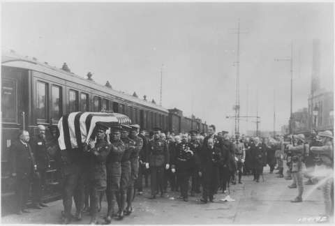 Arrivée en gare du Havre du cercueil du Soldat Inconnu américain 